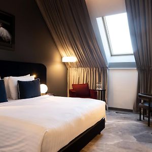 Silver Guest Room 1 King